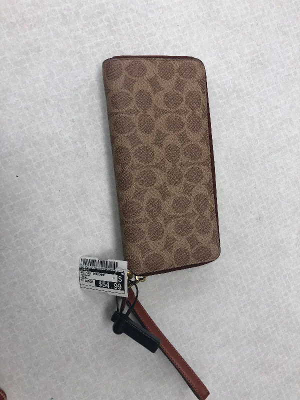 Wristlet Designer By Coach  Size: Large